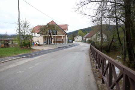 PLOČNIK DOLENJA VAS 05 FOTO LJUBO VUKELIČ